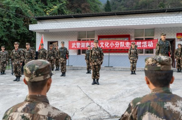 这场演出,只有两名观众