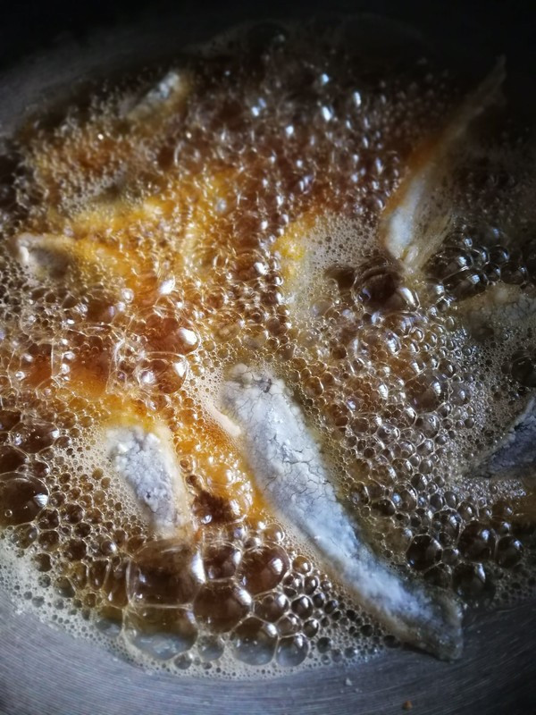 难怪煎鱼时总破皮,记住这一步,包你做出来金黄酥脆,完完整整