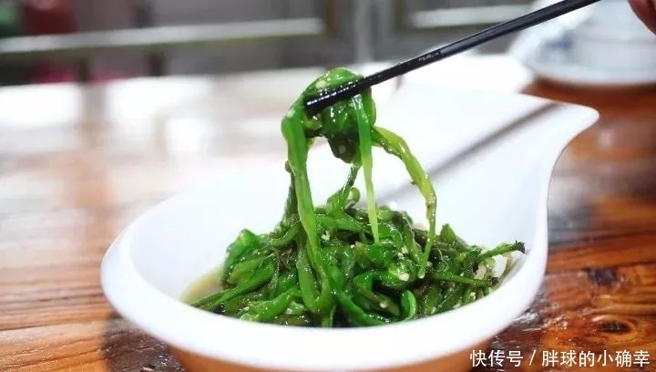 美食优选:水煮辣椒、香菜拌豆腐、抹茶版青团、羊排白菜粉丝汤