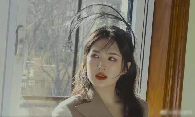 姚安娜被化妆师吐槽肥厚，化浓妆大饼脸违和，扮相成熟哪像90后