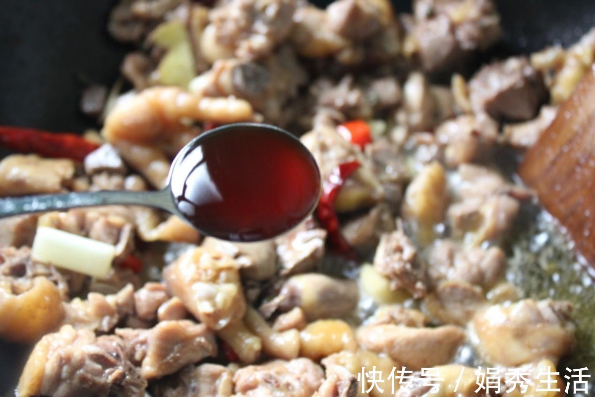 红椒|这大盘鸡看着就流口水，颜色鲜艳好吃，出锅2碗米饭不够吃