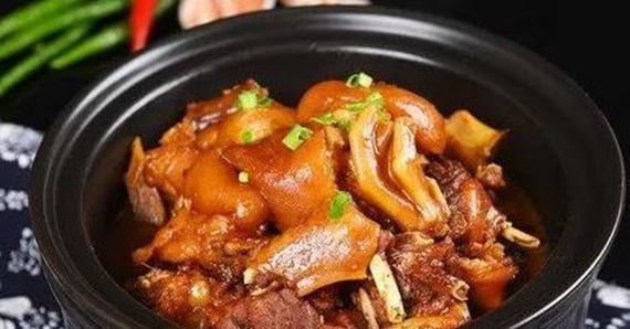 美食:椒盐大虾,麻油猪手鸭,四宝猪肚汤,辣炒胡萝卜丝