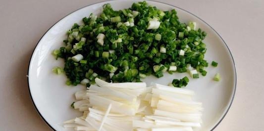 清汤面，面条直接煮就错了，难怪不筋道不好喝，大厨这样做才对