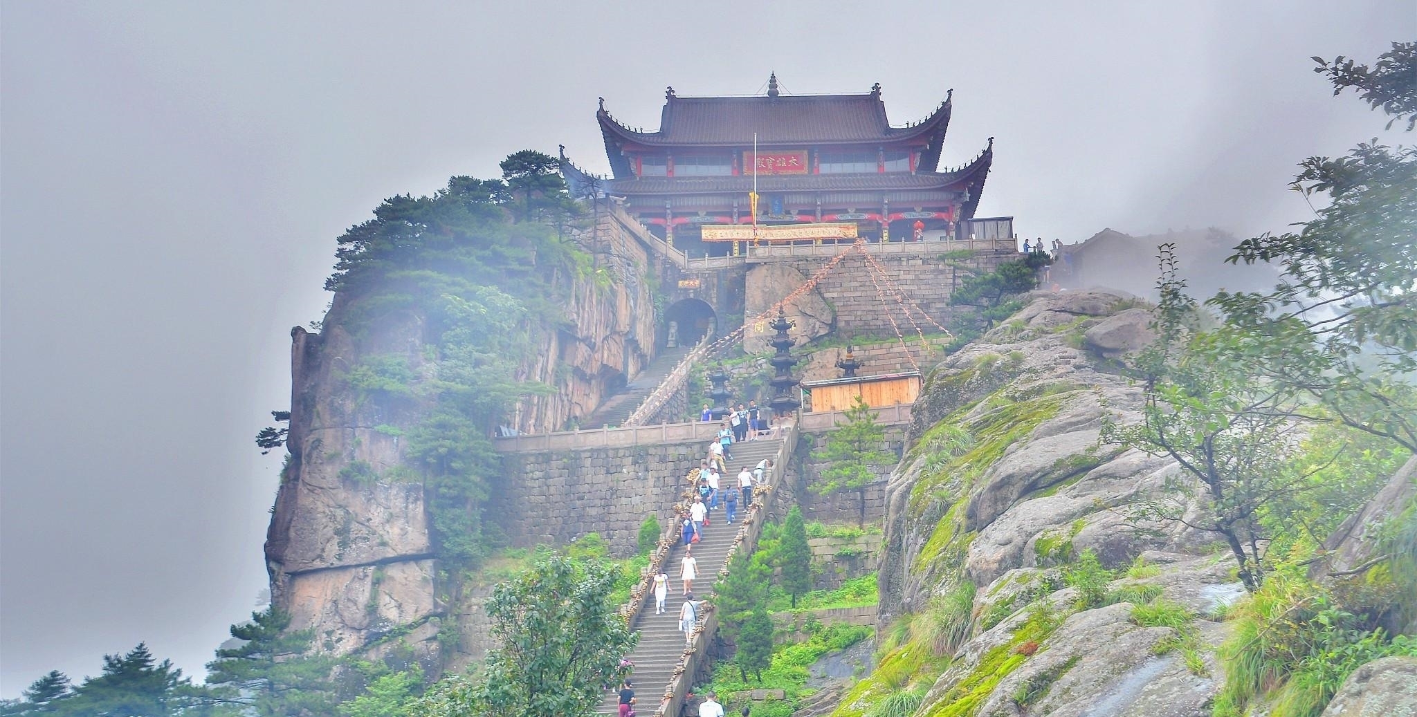  寺庙|地藏王菩萨真身修行处，1306米山巅的寺庙，建成年代至今成谜