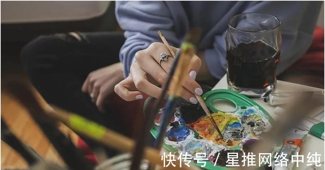 学渣|美术考试临交卷5分钟，学渣考生“神操作”，小岳岳看了想打人