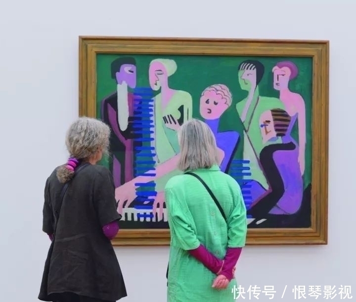 名画&他花2年时间,拍下1000个“撞衫”的人:撞衫不可怕,可怕的是……