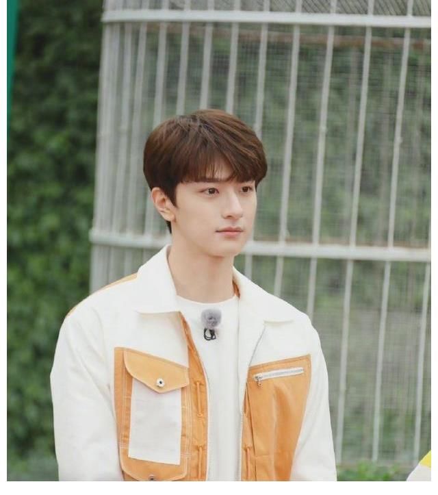 新跑男7人海报正式官宣，阵容大换血，还是没有盼来“沙郭蔡