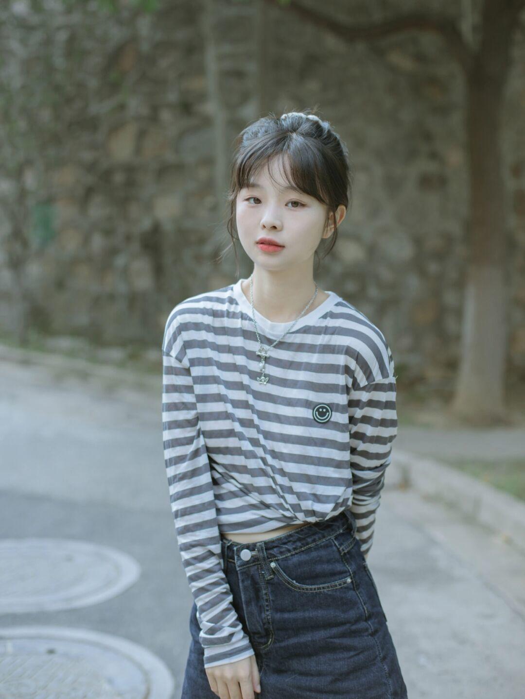 秋天|谁说早秋不适合穿短裙的,这样穿照样好看!