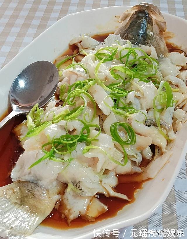 鲈鱼|鲈鱼这样做太好吃了,肉香嫩滑,吃了几十年都没吃够,太解馋了