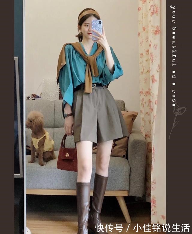 松紧带 中年女人别老穿运动鞋了，今年流行这3双鞋，时尚又得体！