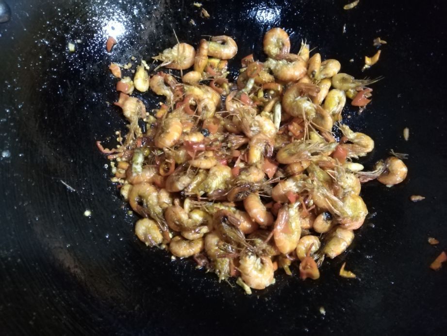 河虾肉嫩香浓，全盘扫光，跟着主厨步骤走，你也能在人前露一手