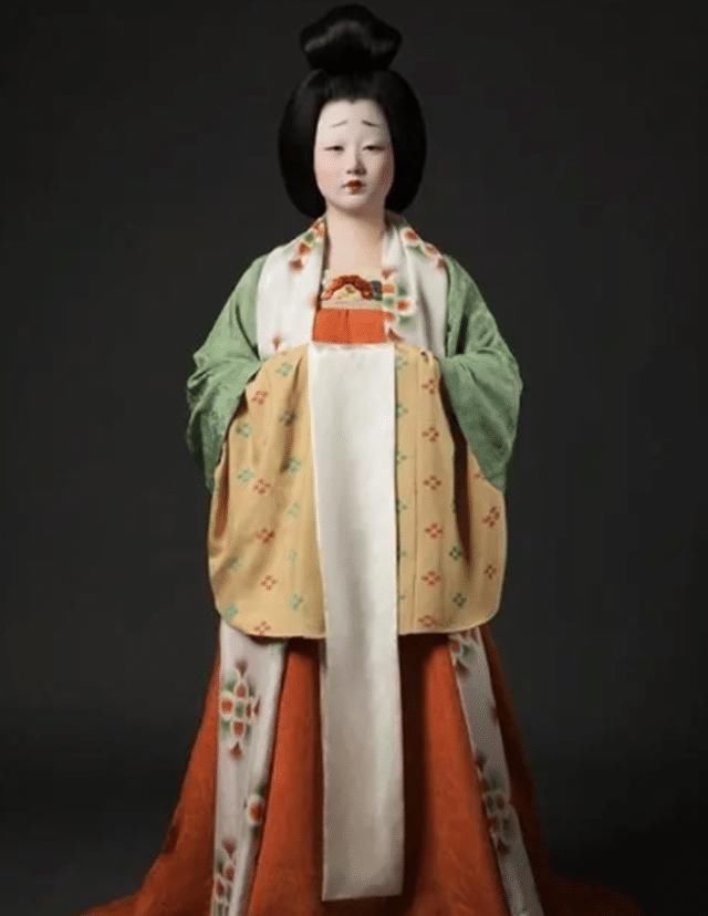 穿搭|从保守到暴露，从简单到复杂，从清瘦到丰腴，这一朝的女子不一般