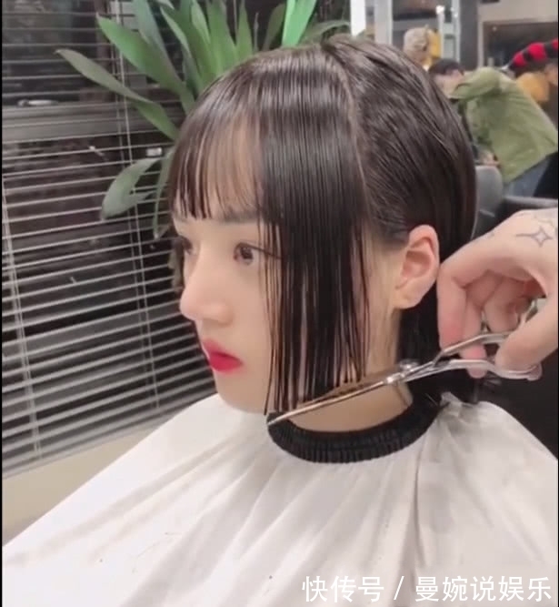 发型|女子因长相丑被男友抛弃,当她换了发型后,男友想复合