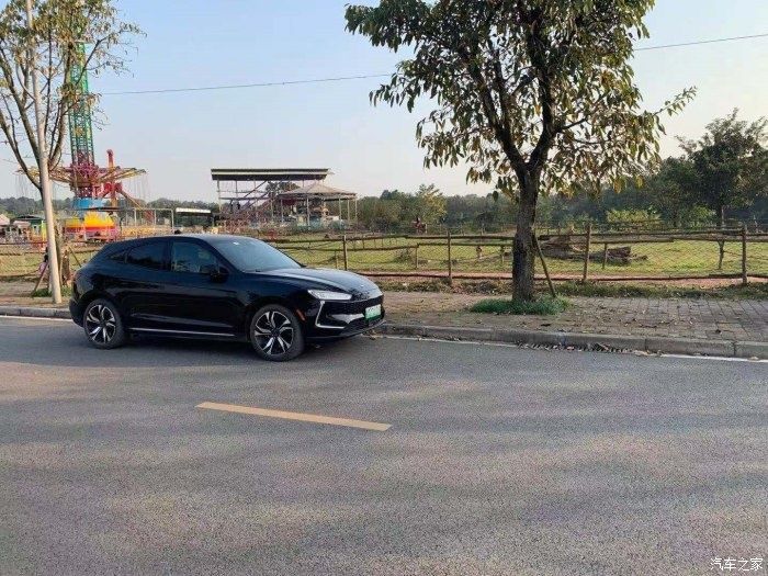 国产车|享受放荡不羁的赛力斯SF5，黑赛所向披靡！