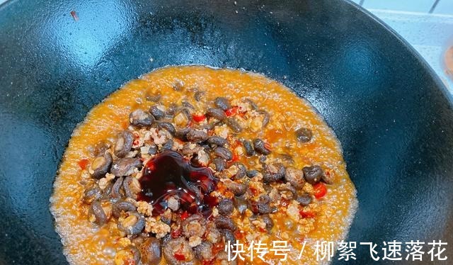 3分钟教你香菇最好吃的做法,爽滑软糯鲜香美味,下饭配面都不错!