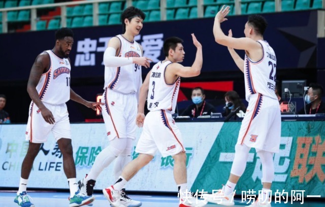 深圳|亂了,CBA排名亂了!深圳4連敗滑至第7,新疆連勝逼近季后賽區(qū)間