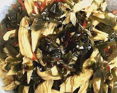 营养物质|海带配上此物,一周吃三次,血管通了,女人多吃皮肤更红润细腻