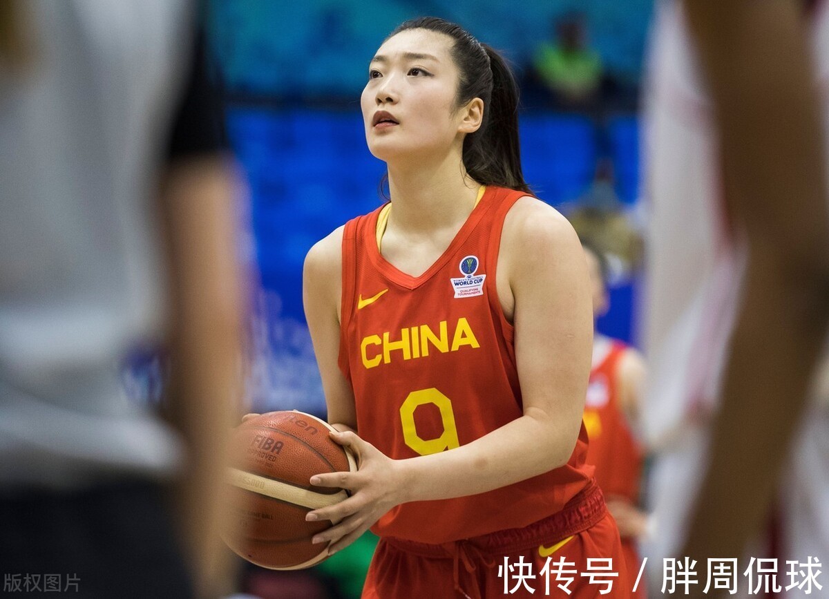 球迷|22点51分,女篮李梦滞留欧洲发文,一番话感动球迷,郑薇没看错人