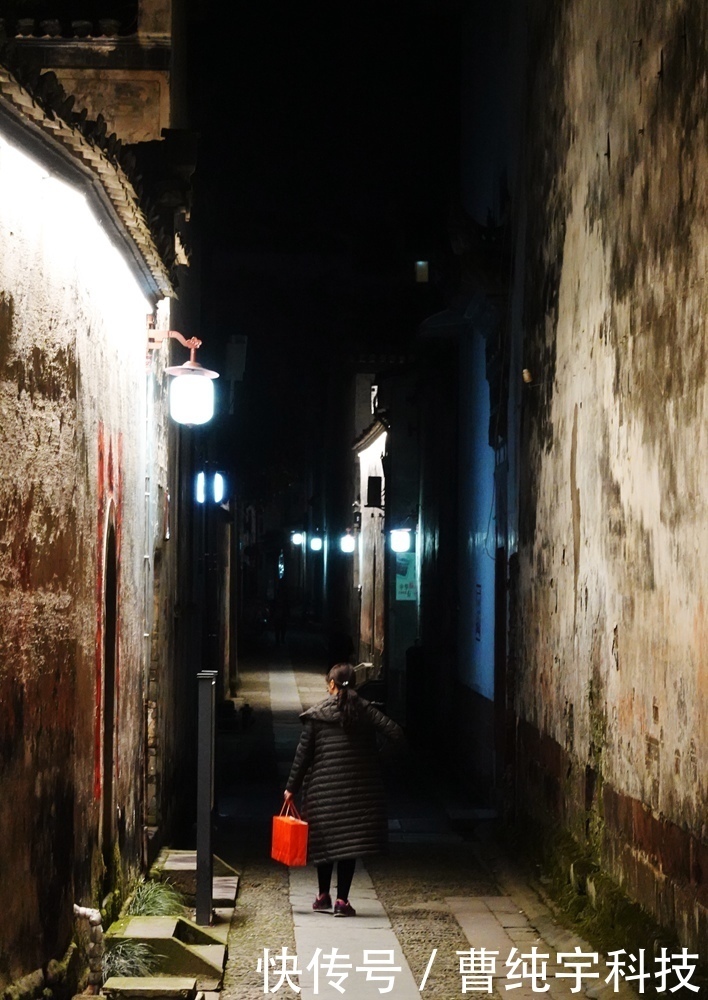 中薪|徽州古城夜画用镜头品读灯火阑珊里的厚重沧桑与古韵风情