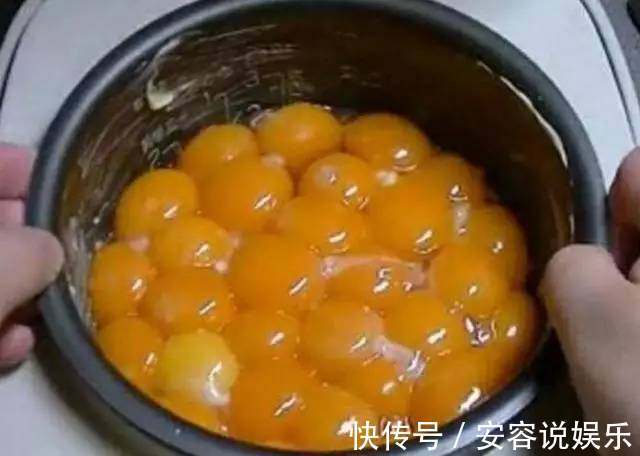 婆婆往米饭上打了30个鸡蛋，一揭开锅盖，全家人不淡定
