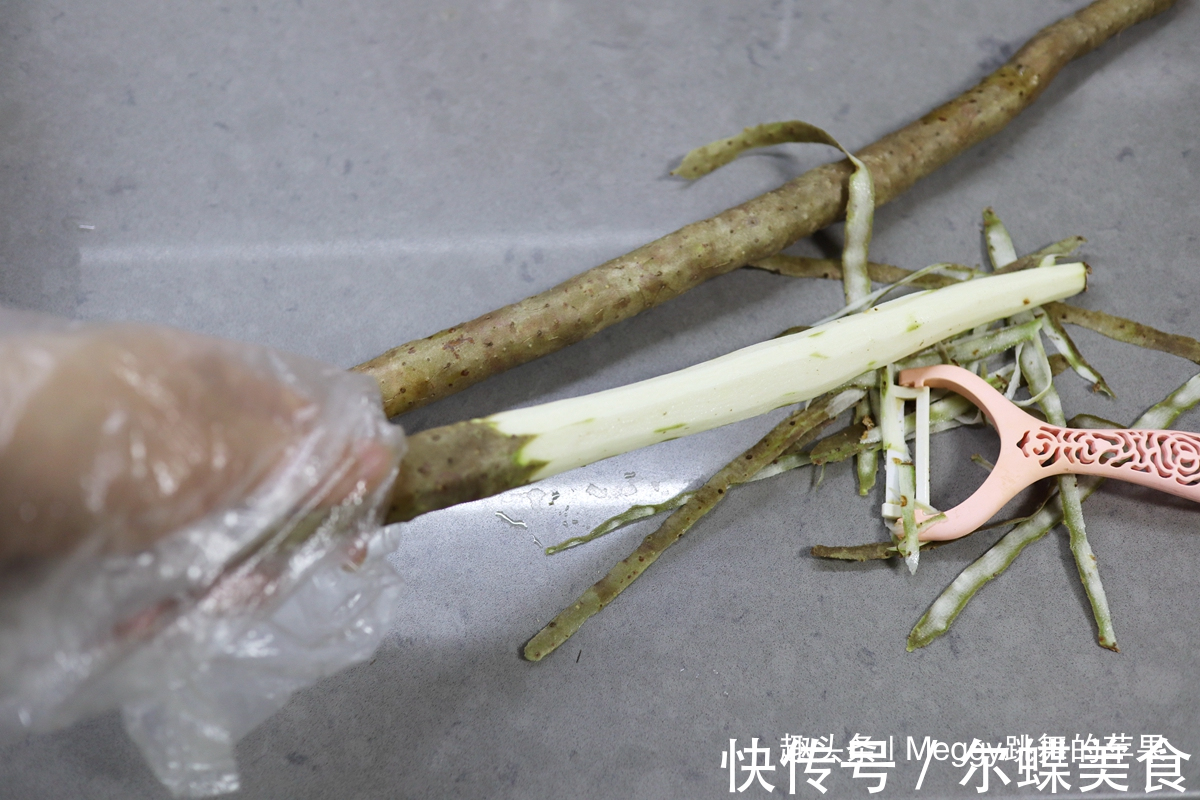 这菜不用油，上锅蒸10分钟，饭店卖28，自己做才8块钱