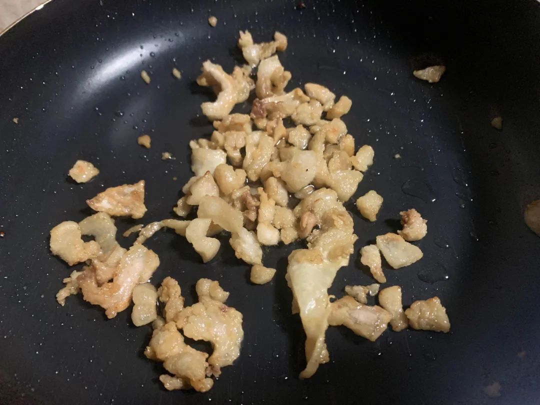 油渣|猪油渣到底能不能吃?对健康有益还是有害?听听营养专家怎么说