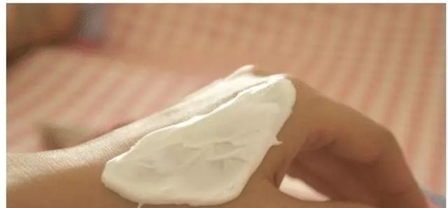 隔离霜 化妆师提醒防晒霜别直接涂脸上,否则皮肤越来越黑还粗糙