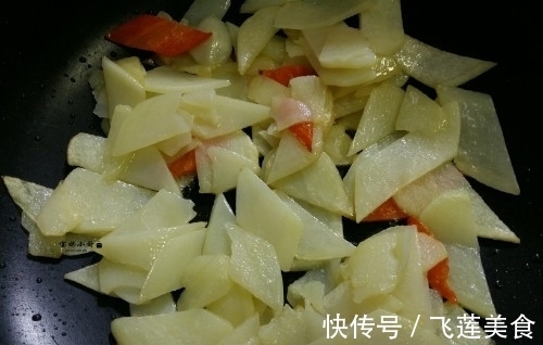 小窍门|炒土豆片我有个小窍门，用油少不放肉，特香，天热吃比肉受欢迎