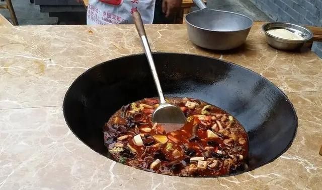 发现|一家10口去吃柴火鸡,268元以为捡到便宜结账才发现有“猫腻”