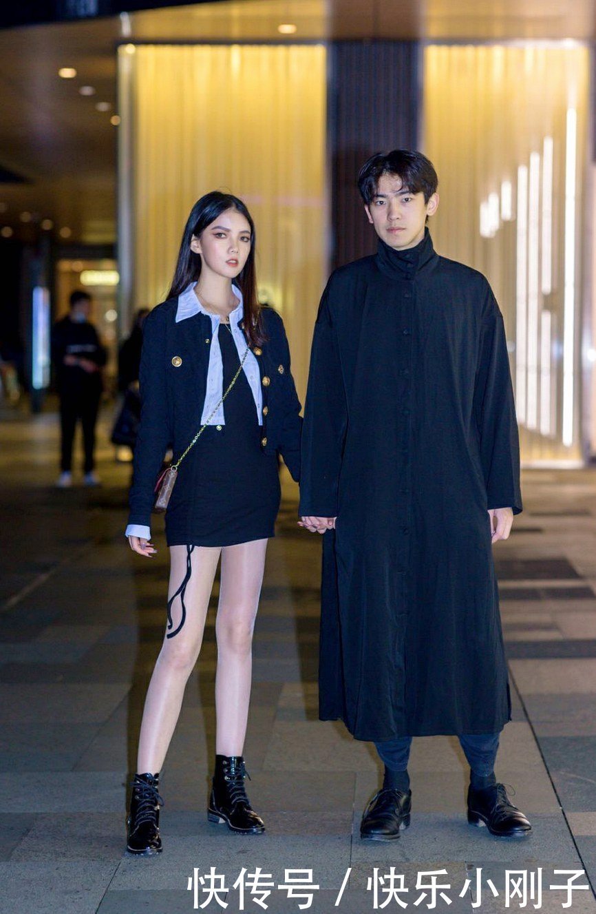 冬天街头的时尚搭配，一双大长腿成为小姐姐们的追求，抓紧美起来