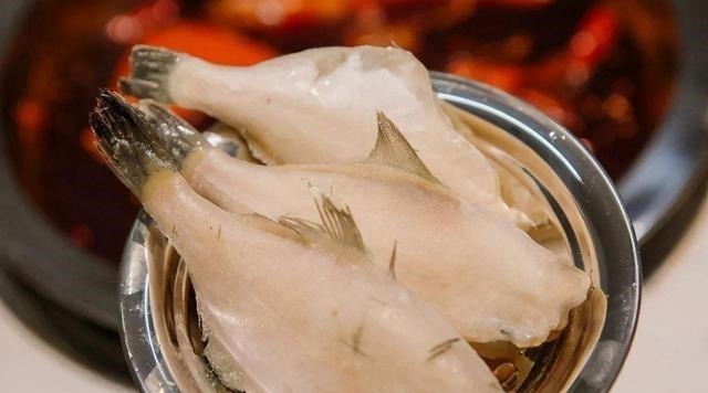 此鱼因是冷冻的被人瞧不起,实际它比带鱼更营养,味道比鲫鱼还香