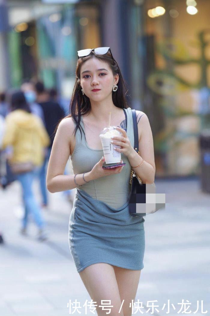 气质姐姐真时髦,假两件裙子时尚大方,让人羡慕不已