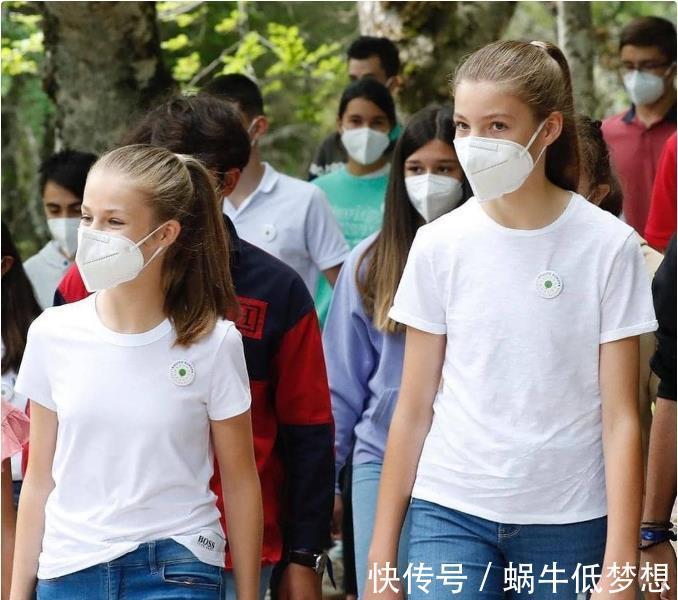 女王|16岁女王储清纯可人,扎马尾辫穿蓝白配,只是个头比小两岁妹妹矮