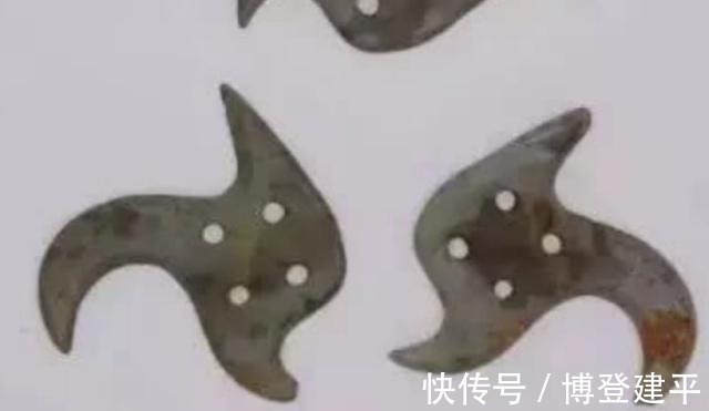 飞镖|古墓挖出3个铁片,外形酷似“手里剑”,专家兴奋:暗器鼻祖