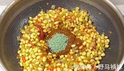 浸泡|黄豆要提前给它浸泡一夜，不腌不焖，切碎一炒，随吃随取也是很方便，特方便