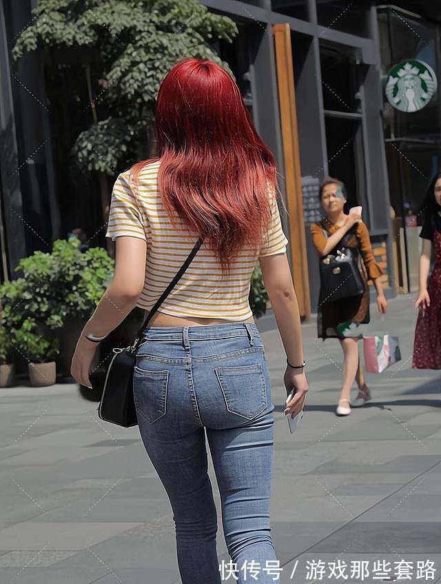 搭配 条纹T恤搭配低腰牛仔裤，修身又显瘦，更适合身材微胖的女生！