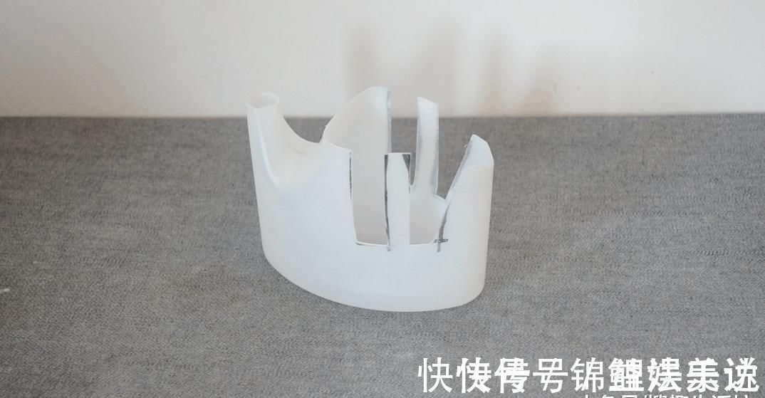 家家户户|洗衣液瓶子别扔了, 简单剪几刀, 放在厨房这样用, 人人见了都夸好