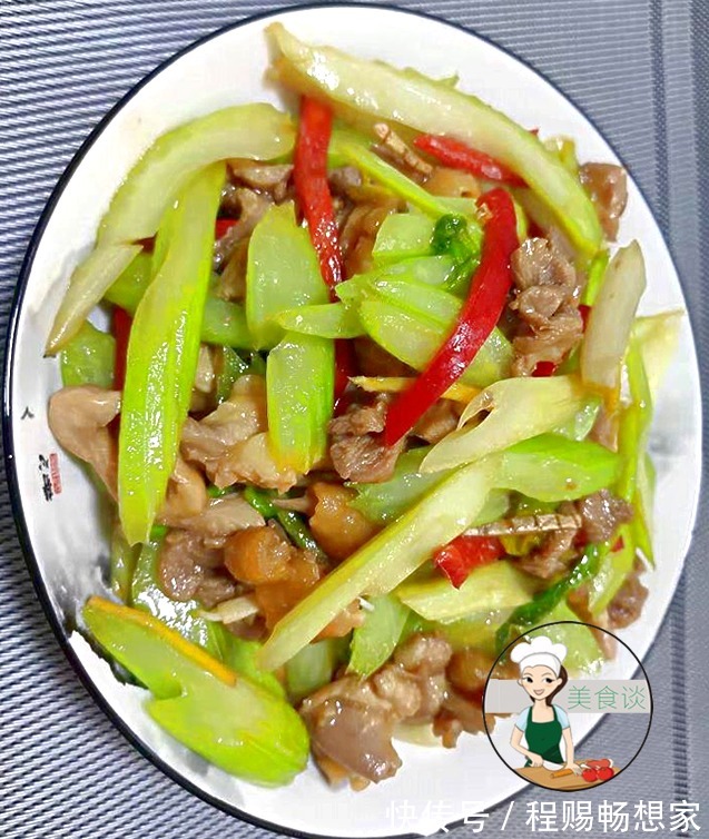此两样菜一起炒,鲜香爽脆,大人孩子都爱,三两下炒一盘,不够吃