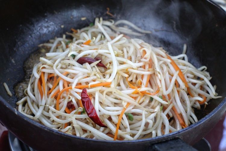 绿豆芽|豆芽正确炒法，锅底不下汤，清脆爽口不油腻，补充维生素对身体好