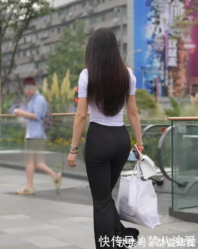 一字领 紧致凹凸的瑜伽裤美女,跟头发的颜色交相辉映,时尚无敌