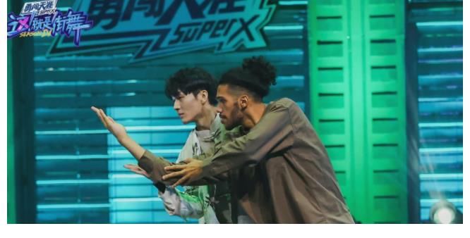 《这就是街舞》,王一博作为队长,相比第三季来说舞技在进步