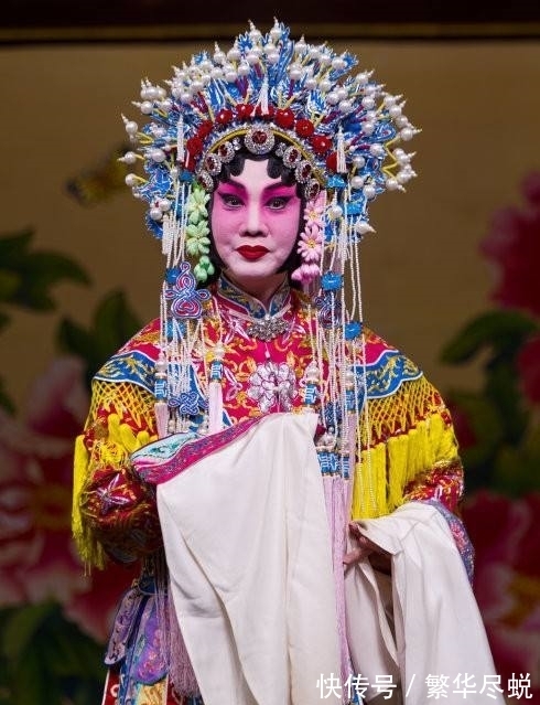 杨乃彭@京剧扮相很重要,演员杨乃彭、王蓉蓉、胡文阁、赵秀君扮相有点差