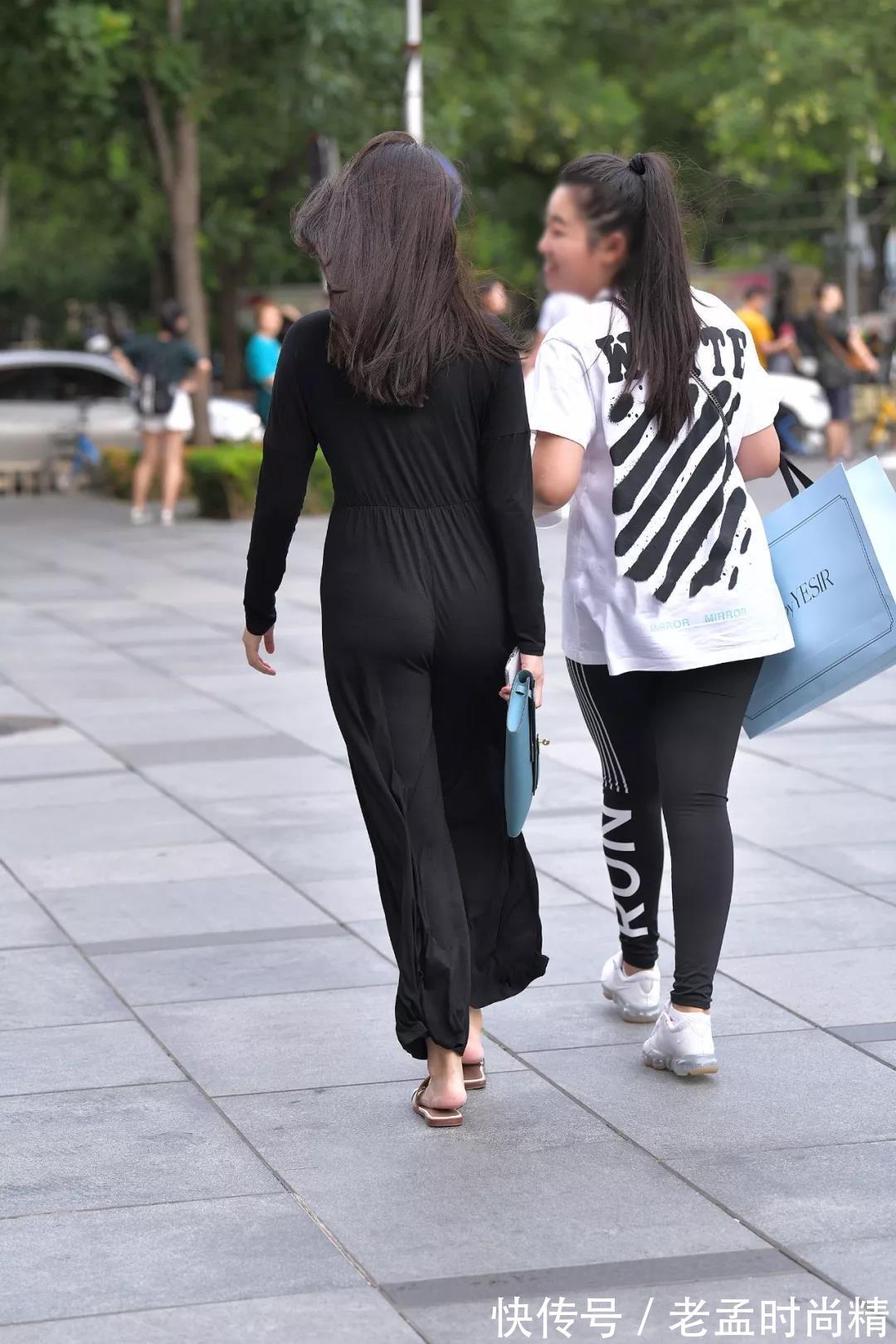 穿搭 街跑路人,深V系穿搭参考,让你展现自信时尚的魅力