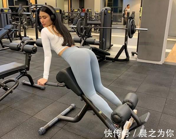 lis泰国健身女私教,热衷大重量深蹲,练就一双“大粗腿”曲线感十足