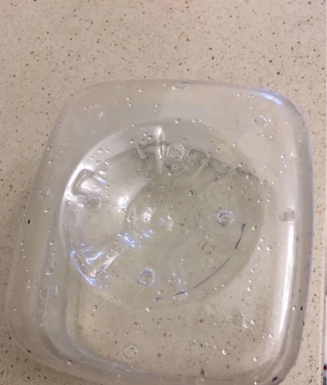 塑料瓶|旧筷子、老干妈瓶别扔,拿来养花效果好,省下一笔养花钱