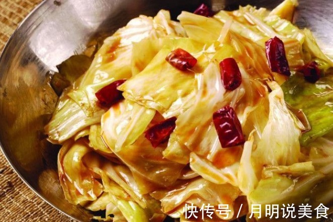 为啥饭店里的手撕包菜又香又脆学会几个技巧，在家也能做得好吃