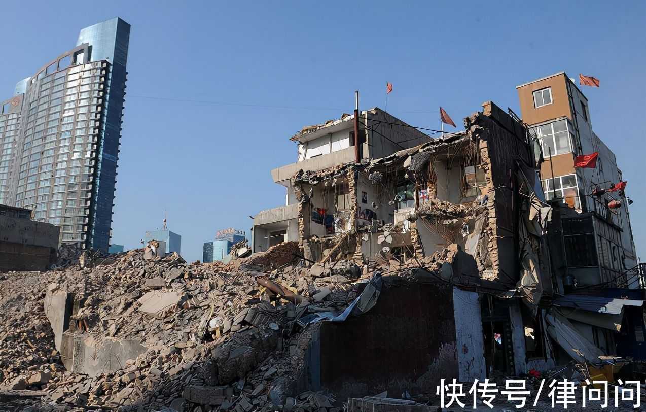 土地使用权|当土地转让遇上了拆迁，还能转让吗？