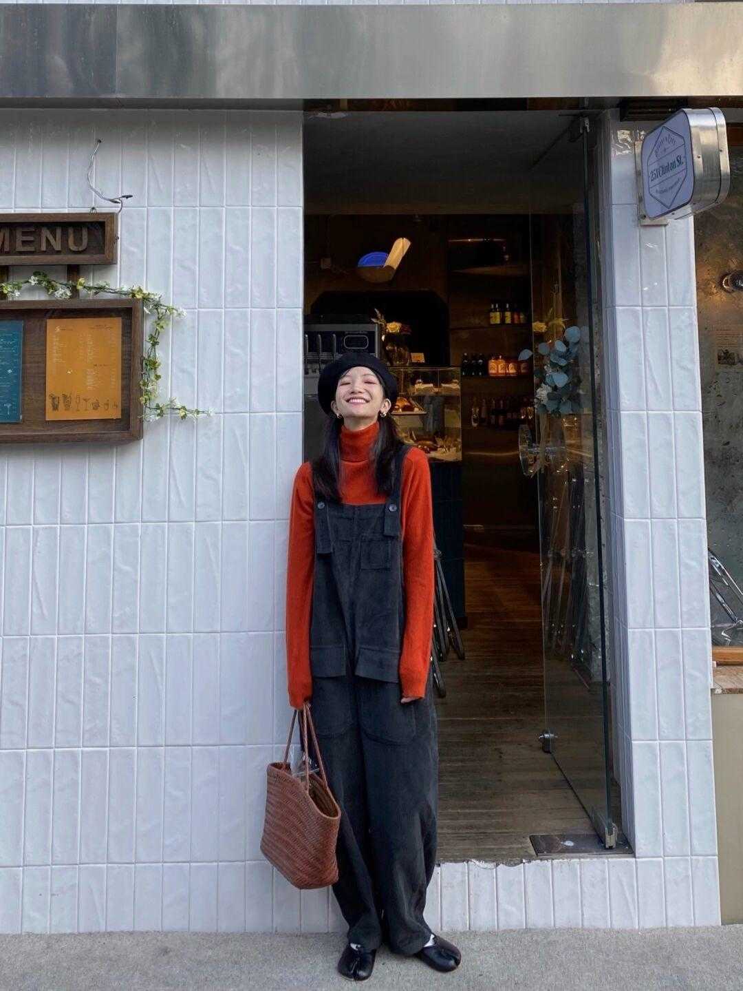 条绒|背带裤才是yyds!时髦精都爱这样穿搭,让你年轻10岁都不止