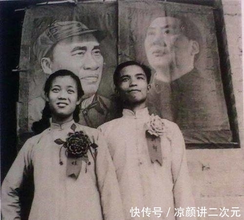  腼腆|老照片：70年前素颜美女，图4是腼腆的再婚寡妇，丈夫则一脸满足