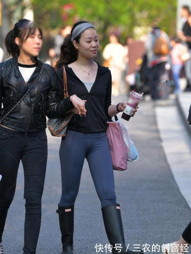 瑜伽裤 瑜伽裤搭配长筒靴,在凸显身材线条的同时,也增加了视觉美感!